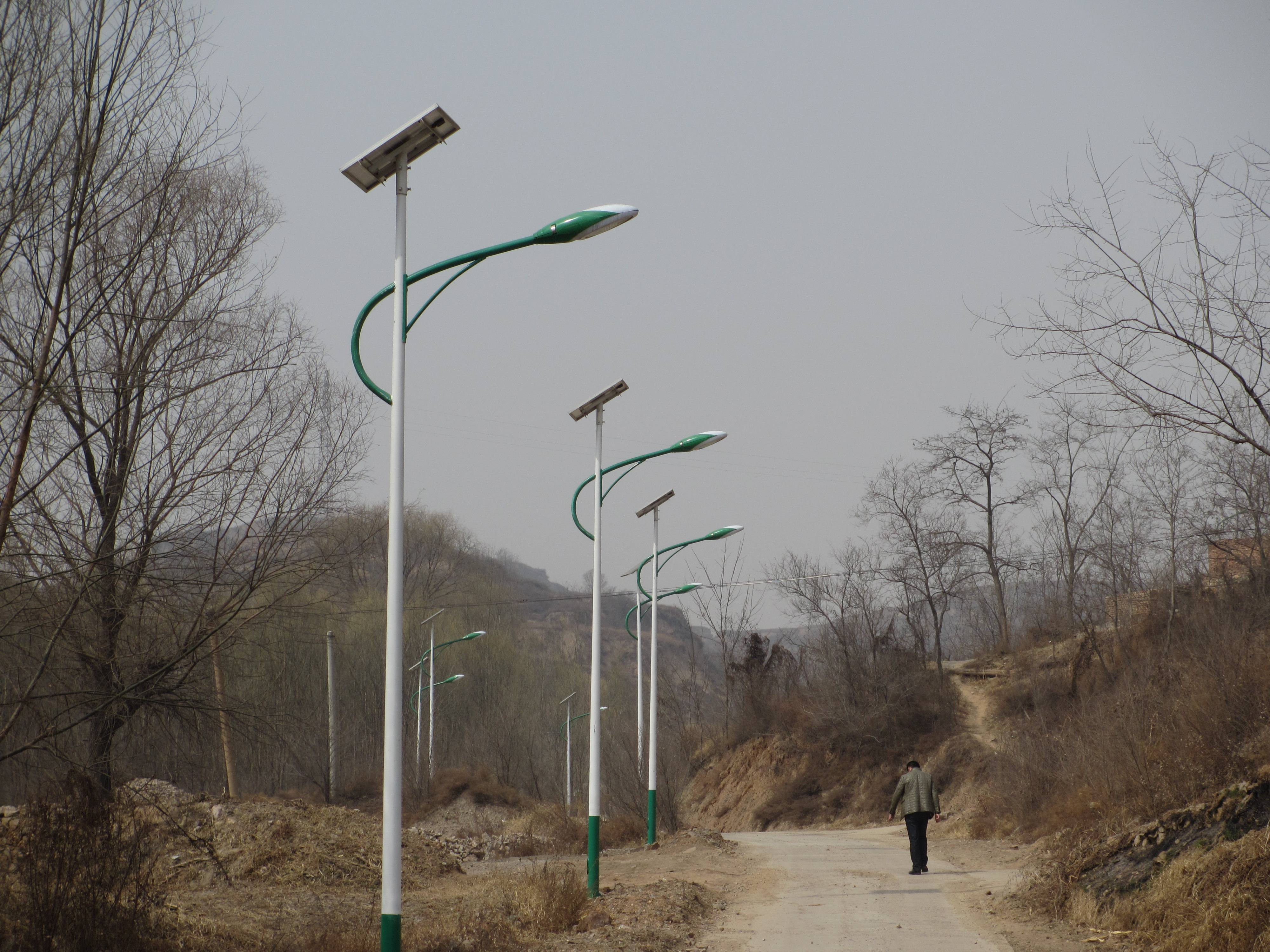 太阳能一体路灯采用的是什么电池？