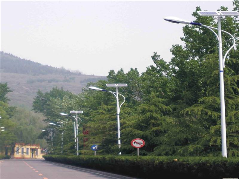 你知道太阳能路灯适合什么光源吗？