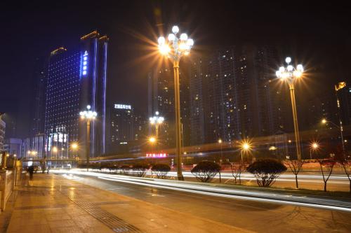 路灯的间距、光源如何辨别