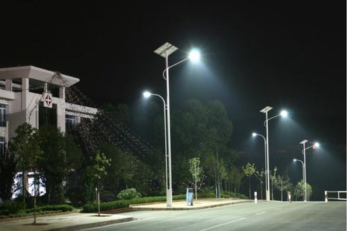 太阳能路灯在阴雨天如何工作