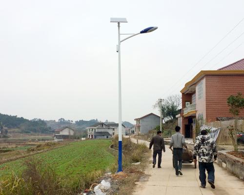 太阳能路灯电池板使用寿命能有多长