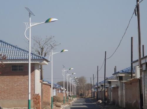 农村太阳能路灯安装几米的比较好