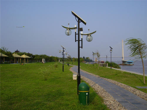 浅谈太阳能路灯防雨问题