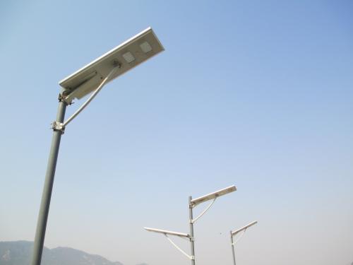 一体化太阳能路灯与分体式太阳能路灯对比