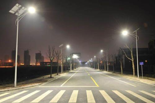 LED高杆灯为什么不像太阳能高杆灯配置多