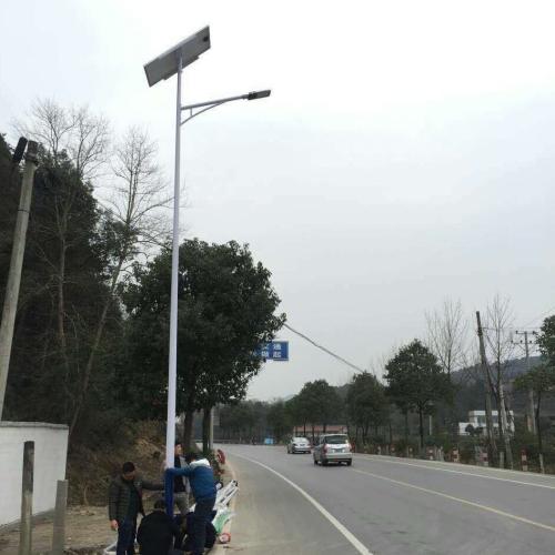 太阳能路灯采取直流电压