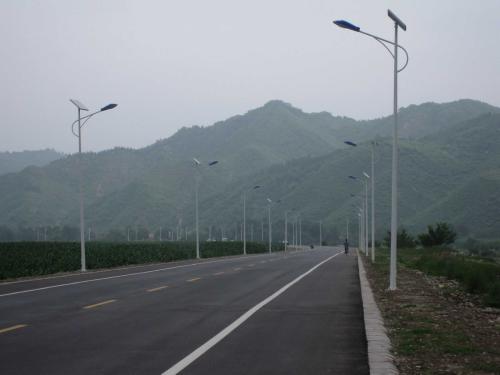 根据太阳能路灯的高度配置光源