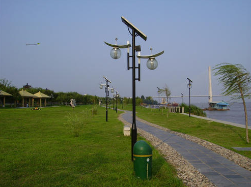 浅谈太阳能路灯防雨问题