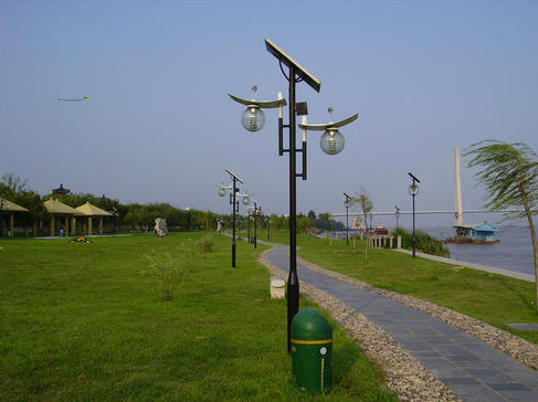 浅谈太阳能路灯防雨问题